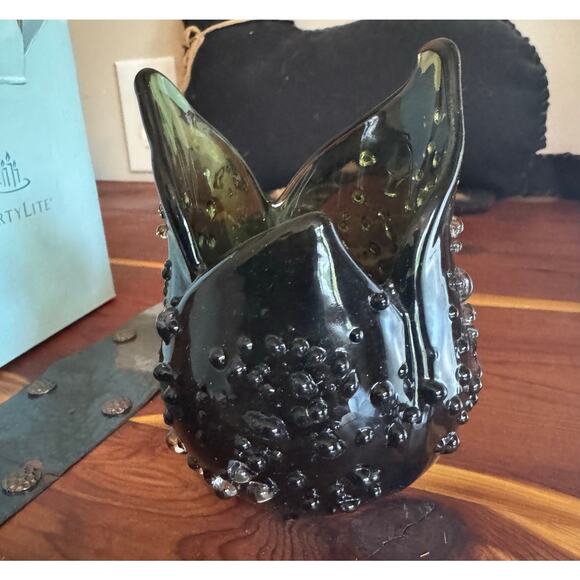 Partylite Tulip Green Glass Embossed Votive Candle Holder 4" Nature's Garden - Picture 1 of 7